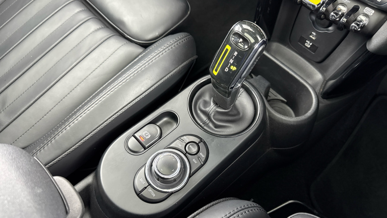 MINI Hatchback 135kW Cooper S Shadow Edition 33kWh 3dr Auto Electric Hatchback